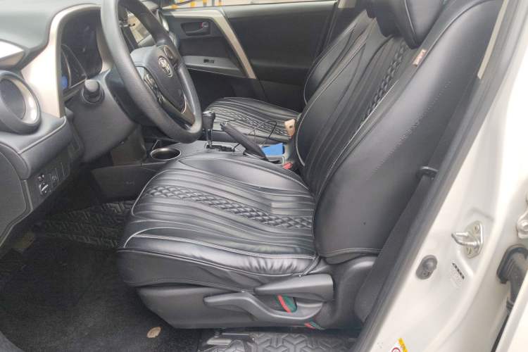 Used Toyota RAV4 2015 2.0L CVT Two-Wheel Drive Fashion Edition
