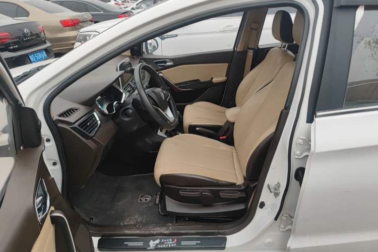 Used Baojun 310W 2017 1.5L Manual Fashion Model China V