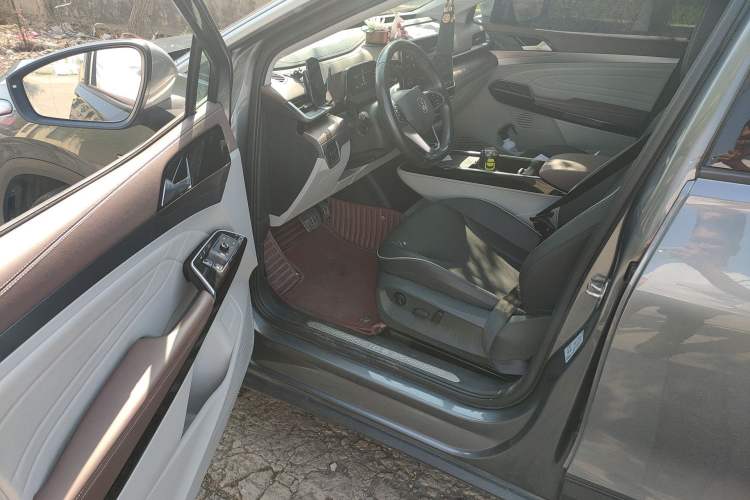 Used Volkswagen ID.6 X 2021 Pure Edition Driver Seat