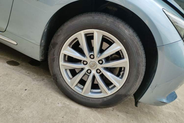 Used Infiniti Q50L 2015 2.0T Enjoyment Edition Right Front Wheel Hub