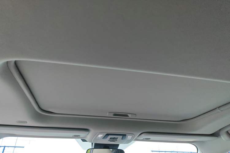 Used Toyota Granvia 2023 2.5L Hybrid Luxury Edition Headliner