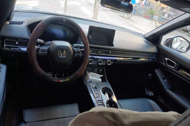 Used Honda Civic 2023 2.0L eHEV Sharp Edition Center Console