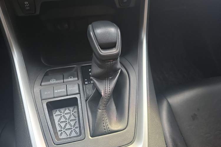 Used Toyota RAV4 2021 2.0L CVT Two-Wheel Drive Urban Edition
