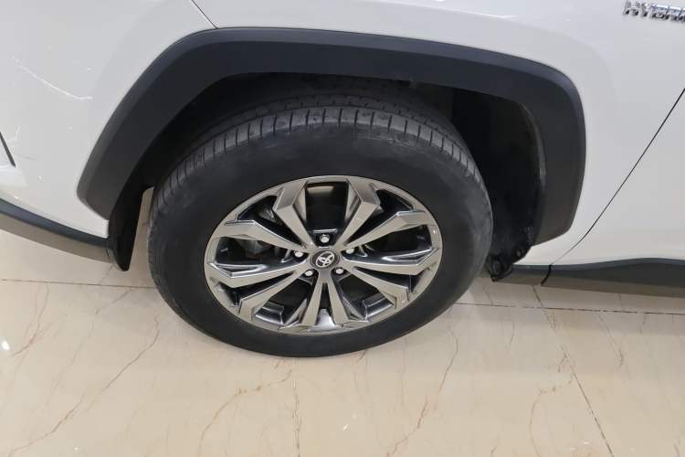 Used Toyota RAV4 2023 Dual-Engine 2.5L E-CVT Two-Wheel Drive Elite Plus Edition Left Front Wheel Hub
