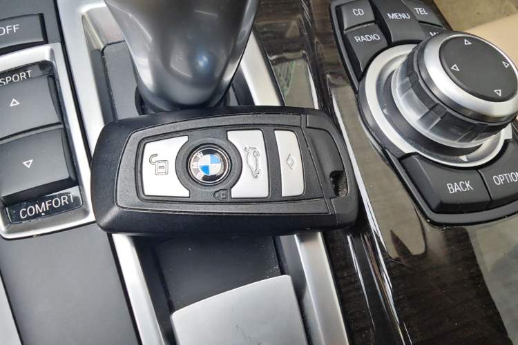 Used BMW 5 Series 2012 530Li Leading Model