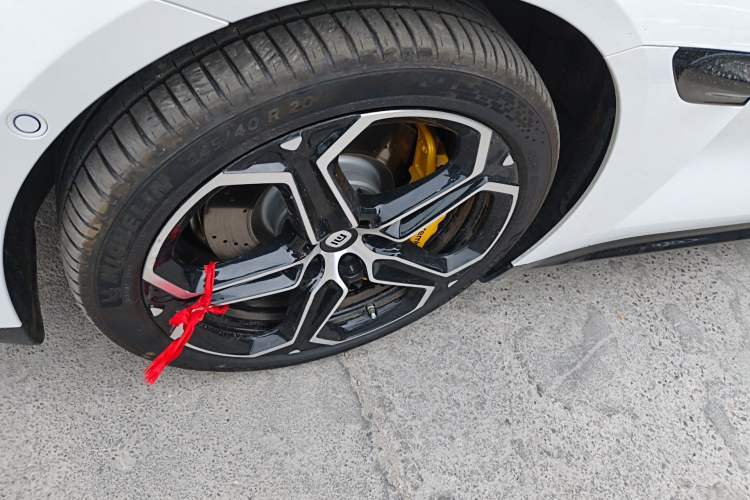 Used Xiaomi Auto SU7 2024 Rear-Drive Long-Range Intelligent Driving Version Left Front Wheel Hub