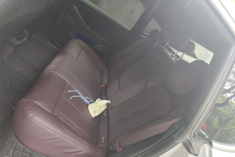 Used Nio ET5 2022 75 kWh Left Rear Seat