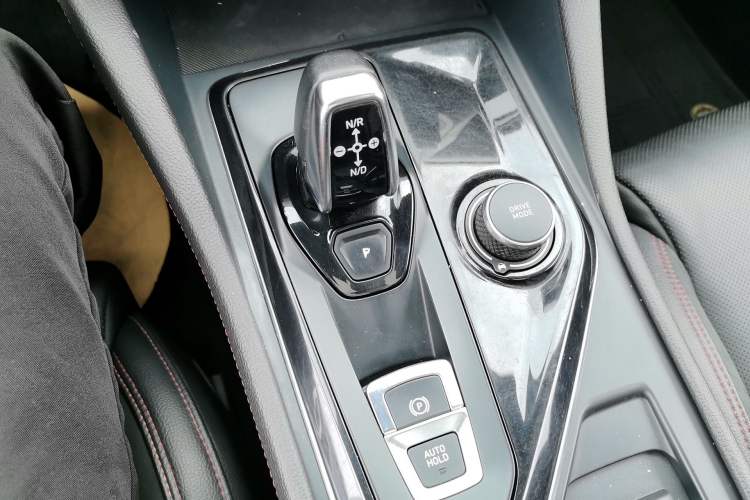 Used Lynk & Co 03 2019 1.5TD DCT JingPro Edition China VI Standard Gear Lever