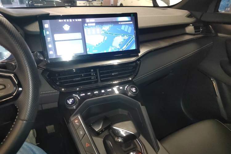 Used Lynk & Co 06 2023 Remix 1.5T Dynamic Halo Audio And AC Panel