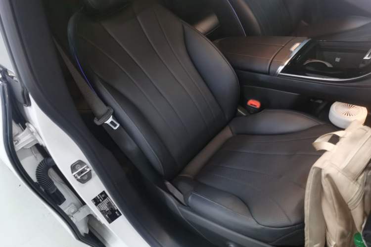 Used Mercedes-Benz EQE 2022 350 Luxury Edition Right Front Seat