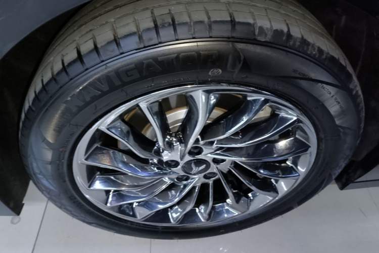 Used VOYAH Dream 2024 PHEV Ultra-Long Range Flagship Edition
