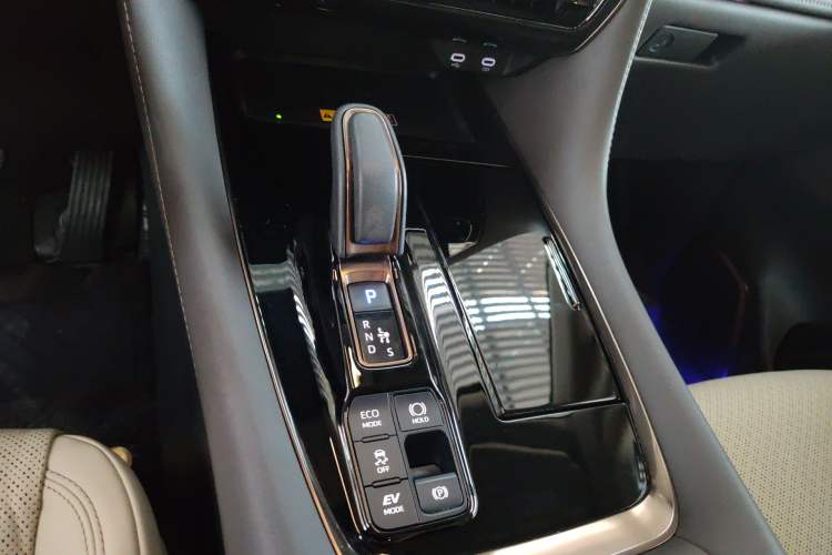 Used Toyota Alphard 2024 Dual-Engine 2.5L Deluxe Edition
