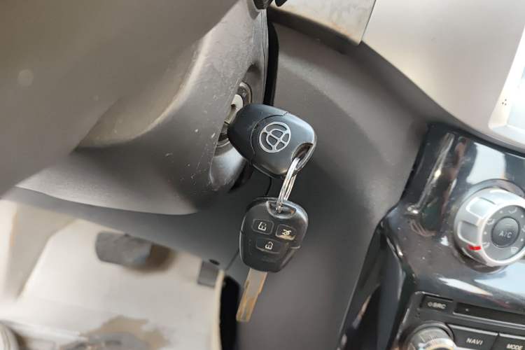 Used Brilliance H230 2012 1.5L AMT Sunroof Version
