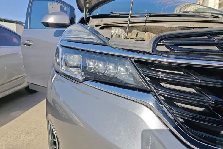 Used Buick GL8 2021 Land Cruiser Executive Class 652T Smart Luxury Model
