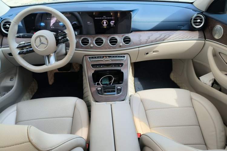 Used Mercedes-Benz E-Class 2023 E 300 L Sport Luxury Edition Center Console