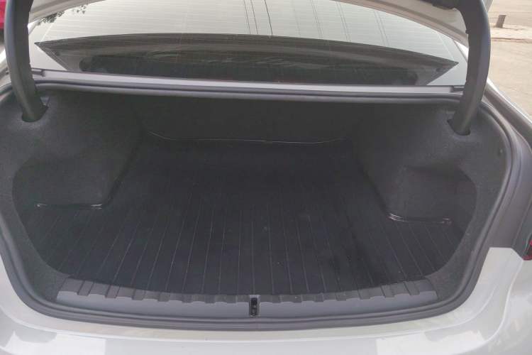 Used BMW 3 Series 2023 320Li M Sport Package Trunk