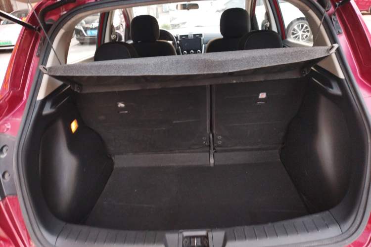 Used Nissan Tiida 2016 1.6L CVT Cool Dynamic Edition