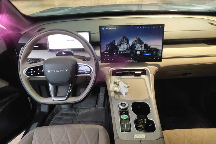 Used Chery Tiggo 8 PLUS C-DM 2025 1.5T 116 km Prestige Version 5 Seats Audio And AC Panel