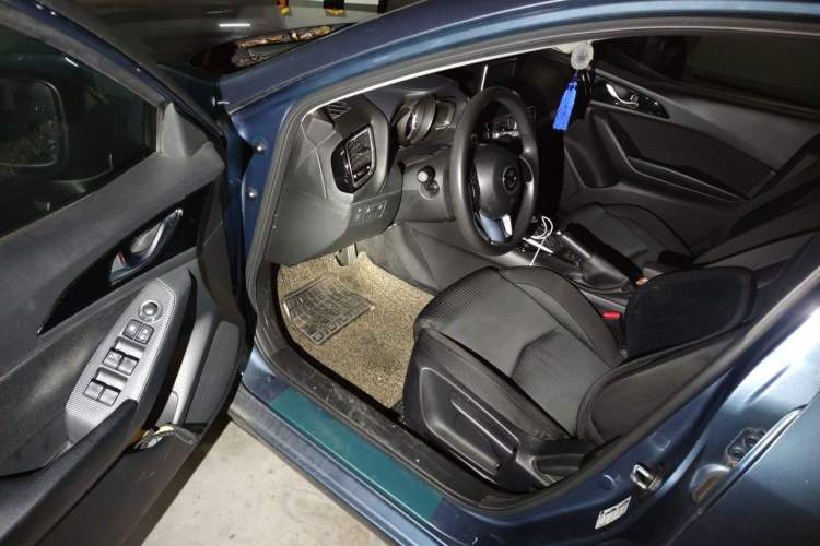 Used Mazda 3 Axela 2014 Sedan 1.5L Automatic Luxury Model