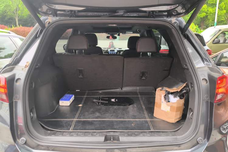 Used Chevrolet Equinox 2021 550T RS Smart Boundary-Pushing Edition Trunk