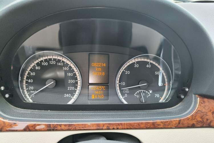 Used Mercedes-Benz Viano 2013 3.0L Comfort Edition Odometer Close Up