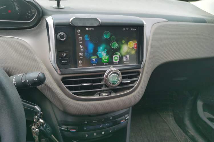 Used Peugeot 2008 2014 1.6L Automatic Fashion Edition Audio And AC Panel