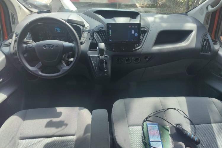 Used Ford Transit 2019 2.0T Gasoline Automatic Multi-Function Commercial Vehicle Mid-Roof 6-Seater China VI Standard Center Console