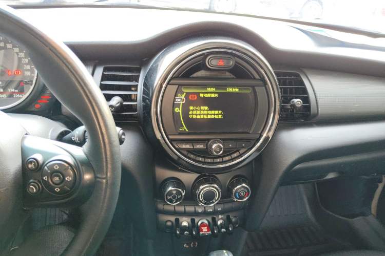 Used MINI 2016 1.5T COOPER Five-Door Edition Audio And AC Panel