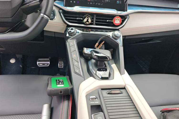 Used Lynk & Co 06 2021 1.5T Shero Pink Special Edition Gear Lever