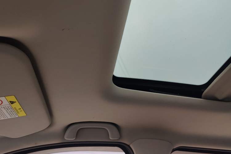 Used CHANGAN KAICHENG Oushang A600 2016 1.5L Manual Luxury 7-Seater Headliner