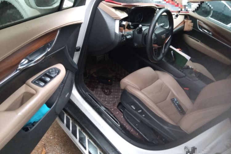 Used Cadillac XT5 2016 28T 4x4 Platinum Edition Driver Seat