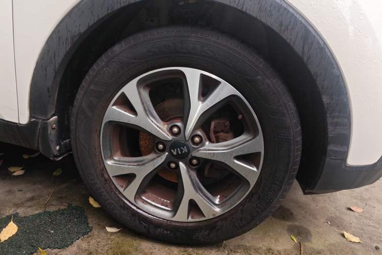 Used Kia KX3 2015 1.6L Automatic Two-Wheel Drive DLX Right Front Wheel Hub