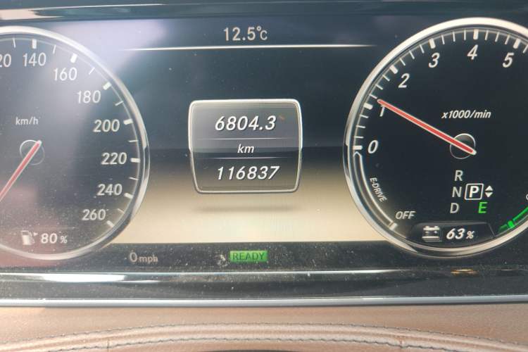 Used Mercedes-Benz S-Class 2014 S 400 L HYBRID Odometer Close Up