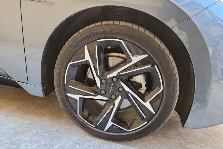 Used Lynk & Co 07 2024 EM-P 126 Long-Range Halo
