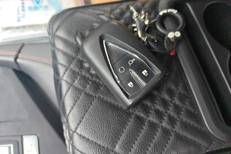 Used CHANGAN UNI-V 2023 1.5T Prestige Model
