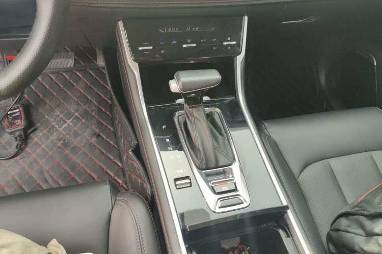 Used CHANGAN CS75 2020 280T DCT Luxury Model China VI Standard Gear Lever