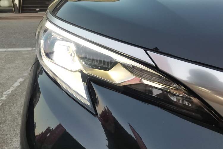 Used Toyota Granvia 2023 2.5L Hybrid Flagship VIP Edition Right Front Headlight