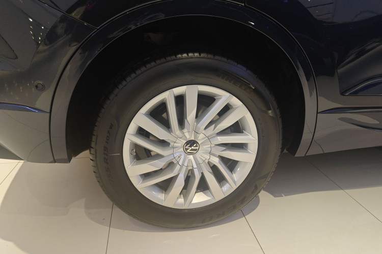 Used Volkswagen Touareg 2025 2.0 TSI Sharp Edition Right Rear Wheel Hub