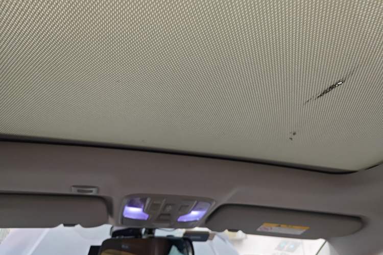 Used Haval H6 Coupe 2015 Blue-Label Facelift 2.0T Manual Two-Wheel Drive Urban Version Headliner