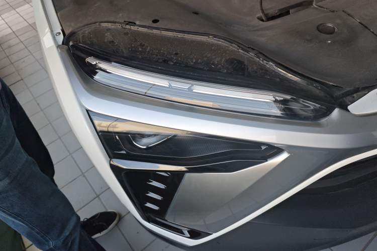 Used Nio ES8 2022 75 kWh Signature Edition Six-Seater Right Front Headlight