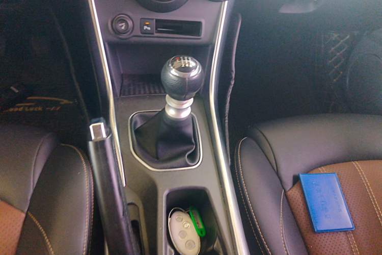 Used BYD Song 2017 Gaishi Upgrade Edition 1.5TI Manual Elite Model Gear Lever