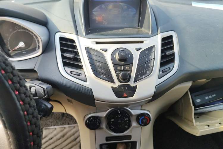 Used Ford Fiesta 2011 Sedan 1.3L Manual Fashion Edition
