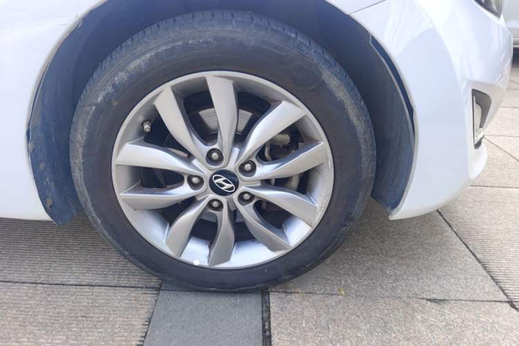 Used Hyundai Elantra (5th Generation / Langdong) 2015 1.6L Manual Leading Model Right Front Wheel Hub