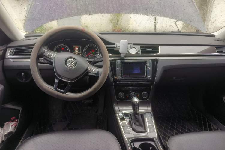 Used Volkswagen Passat 2016 330TSI DSG Prestige Edition Center Console