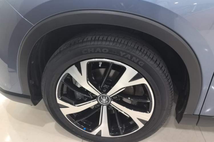 Used BYD Song Pro New Energy 2025 Second-Generation DM-i 115KM Excellence Version Left Front Wheel Hub