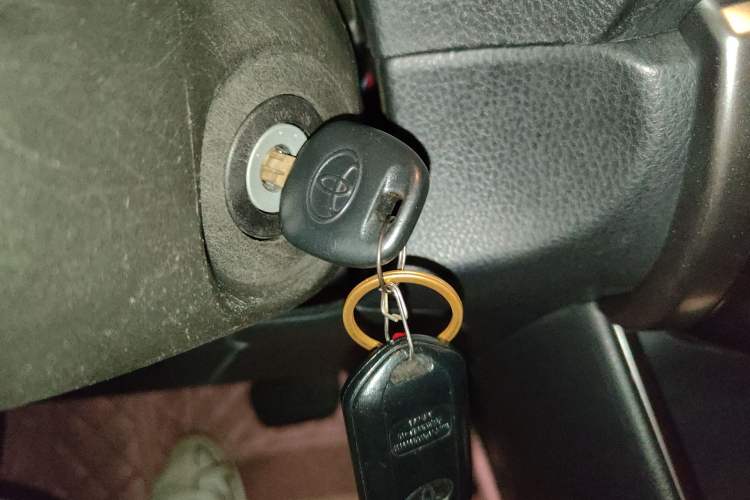 Used Toyota YARiS L Zhi Xuan 2015 1.5G Automatic Orange Limited Edition
