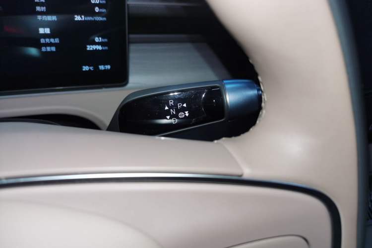 Used XPeng X9 2025 740 Ultra-Long Range Max Gear Lever