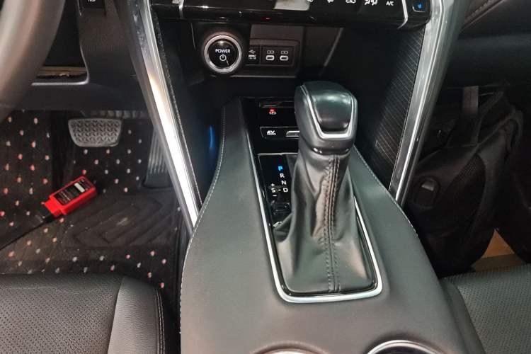 Used Toyota Venza 2023 2.5L Smart Electric Hybrid Dual-Drive Prestige Version