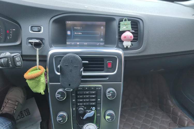 Used Volvo V60 2013 T5 Zhiya Edition