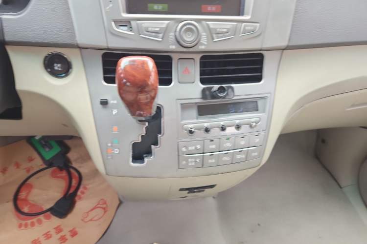 Used BYD M6 2013 2.4L Automatic Luxury Model
